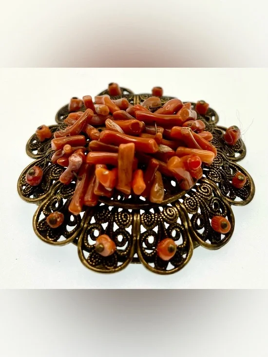 Vintage Coral Branch Cluster Brooch Gold Tone Filigree Mid Century Statement Pin - Picture 2 of 6